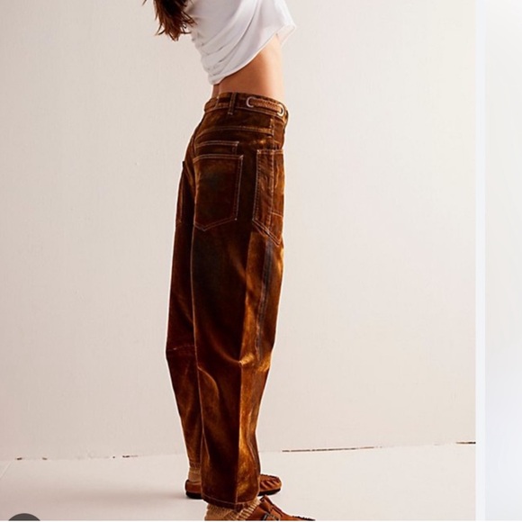 Free People "We The Free" Moxie flocked pull-on barrel jeans brown velvet - Picture 6 of 15